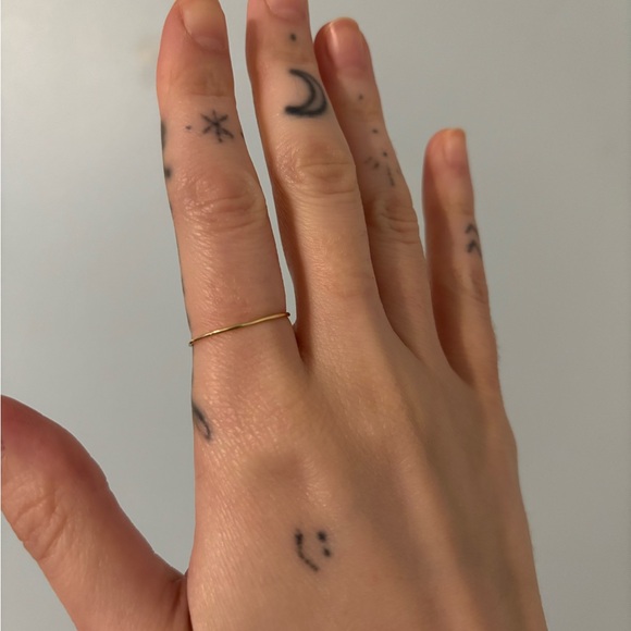 14k Solid Yellow Gold Thin Delicate Stacking Ring Size 6 1/2 - Picture 2 of 5